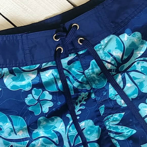 118 Iguana Sportswear Blue and Teal Beach Shorts Sz S - Picture 2 of 8